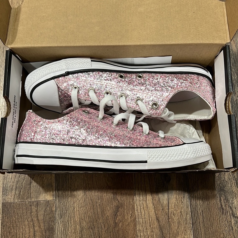 NEW- glitter pink converse